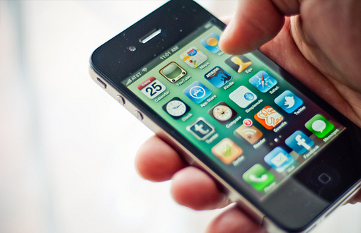 iphone4-black-apps-display